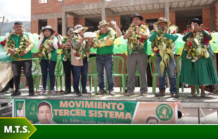 Dr. Patzi comprometió concluir asfaltado del camino Salla-Luribay.