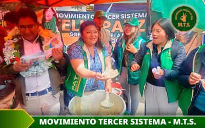 Dr Patzi compartió alegría y la rica sopita de fideo con caseritas y estudiantes de UPEA