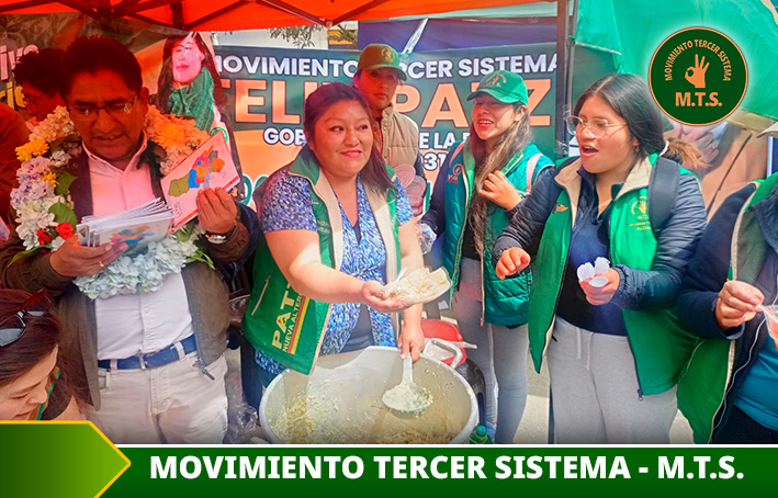 Dr Patzi compartió alegría y la rica sopita de fideo con caseritas y estudiantes de UPEA
