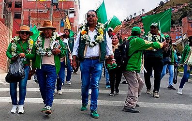 Candidatos Patzi y Dulón recibieron fuerte apoyo en la masiva caravana por Av Periférica y Villa Fátima